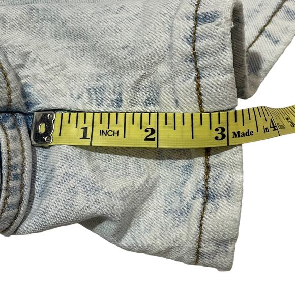 Universal Thread High-Rise Midi Jean Shorts - Light Wash - 14/32 - Picture 3 of 7